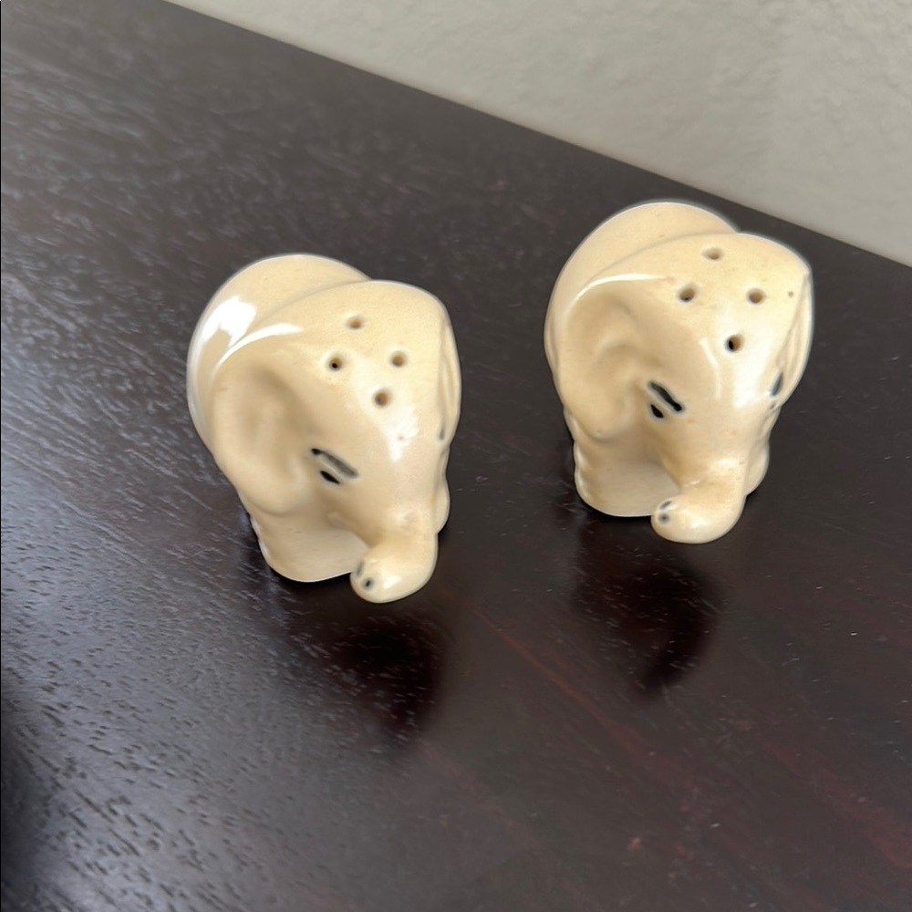 Vintage elephant salt and pepper shakers